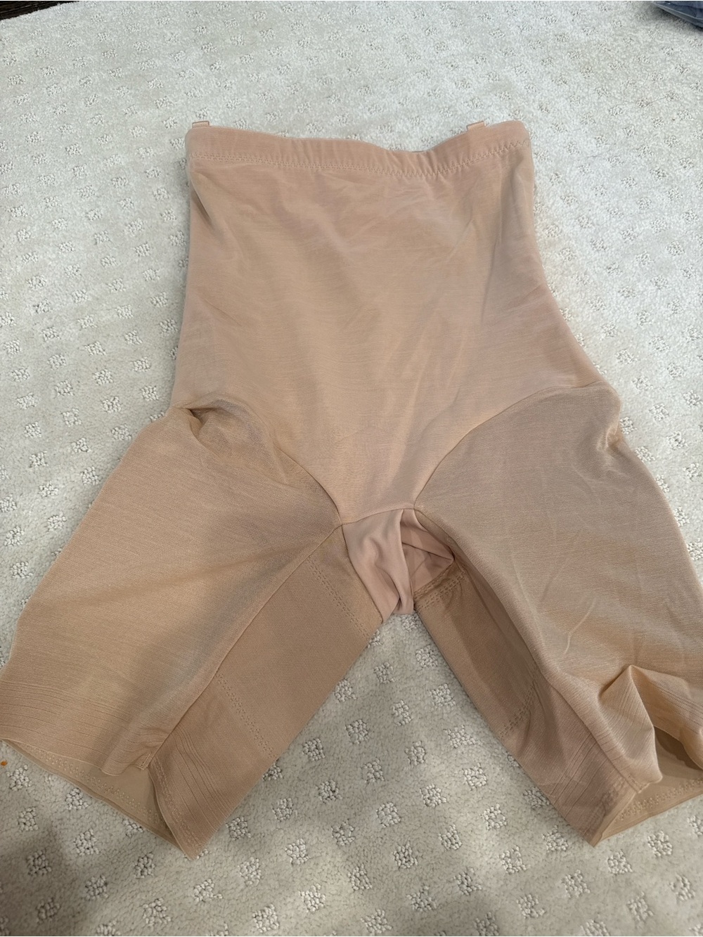 Honeylove Sculptwear High Waist Mid-Thigh Shapewear Shorts Nude Beige M